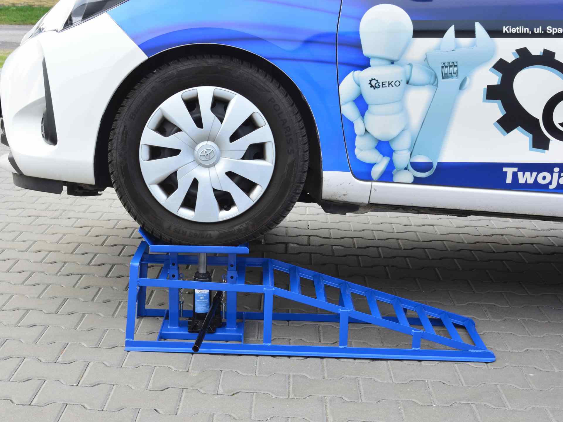 Rampa di sollevamento con martinetto idraulico altezza regolabile 2000 kg per pneumatici max 230 mm, rampa di accesso rampa jack rampa di sollevamento rosso
