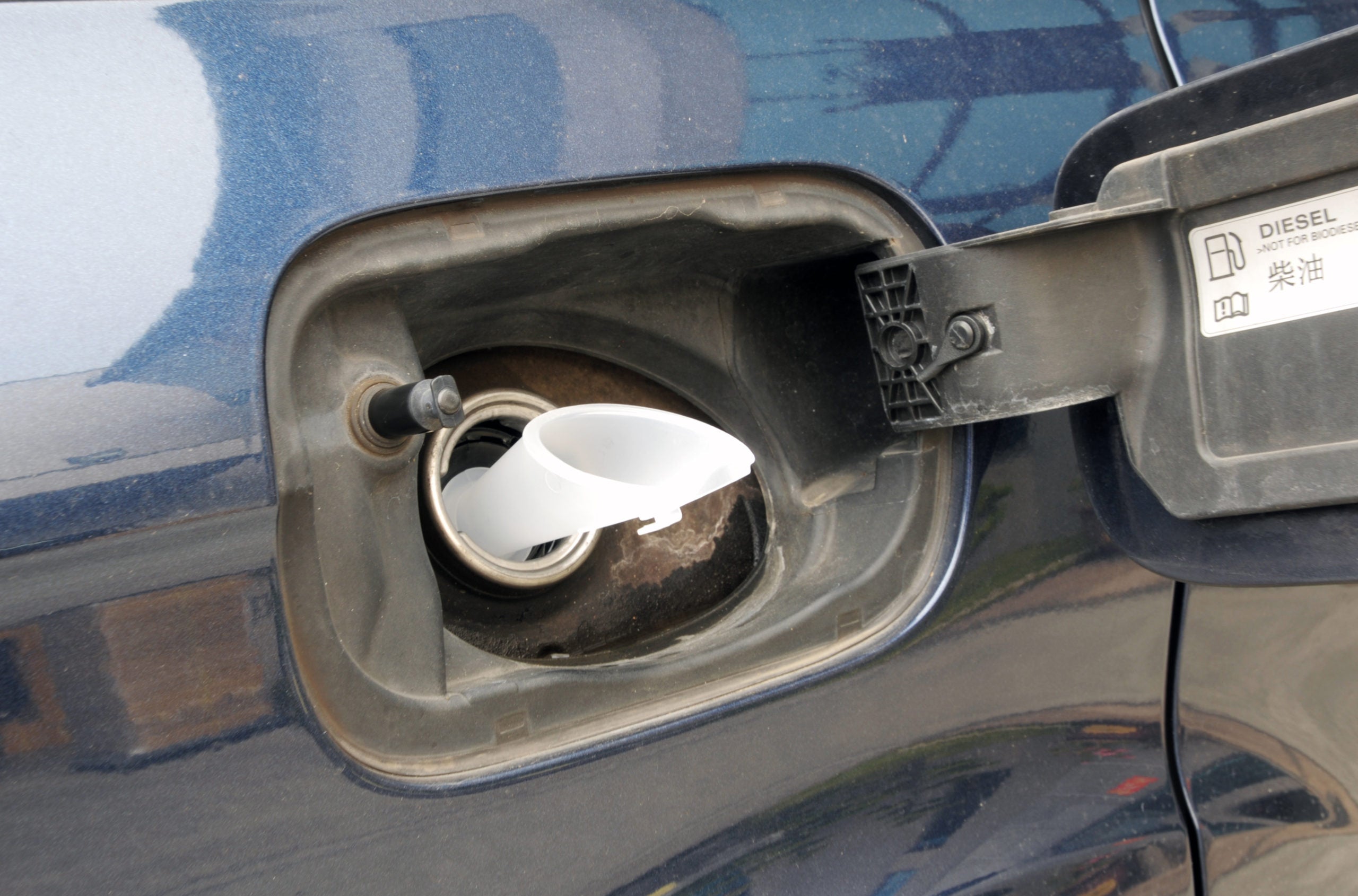 Imbuto di riempimento del carburante diesel per il rifornimento di veicoli a diesel con protezione per il serbatoio, imbuto serbatoio auto