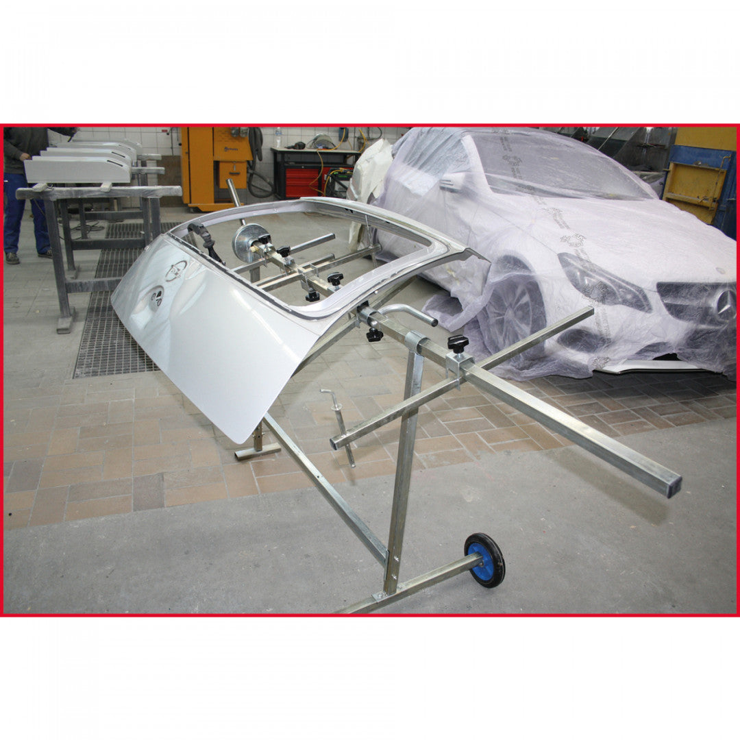 Cavalletto girevole per verniciatura con rotelle e supporti per cofani e alettoni