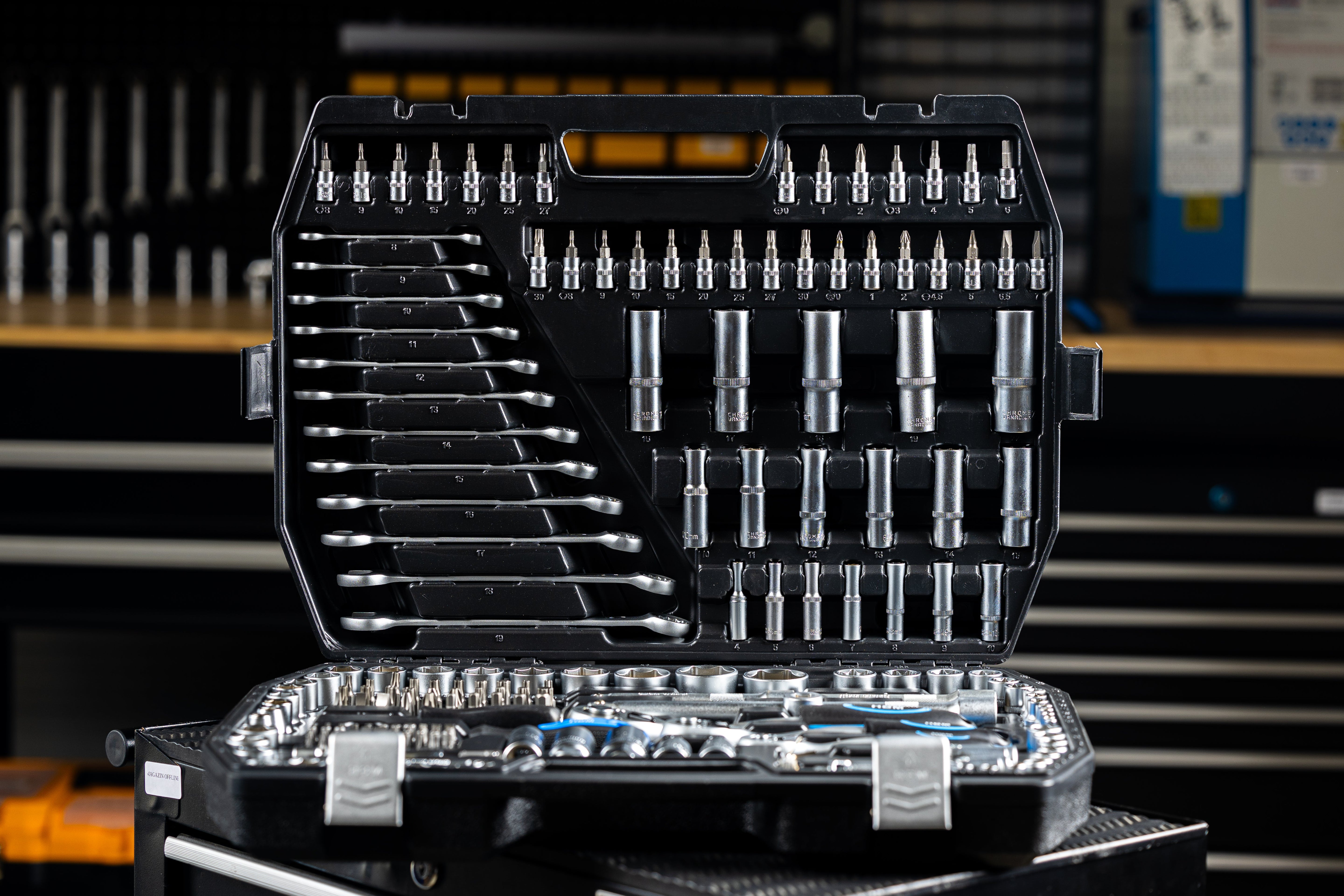 Valigetta utensili professionale 216 pezzi, serie di chiavi a bussola in Cr-V, torx cricchetti, prolunghe, kit attrezzi per auto, officina fai-da-te con attacchi 1/2" 3/8" 1/4", Hbm Olanda