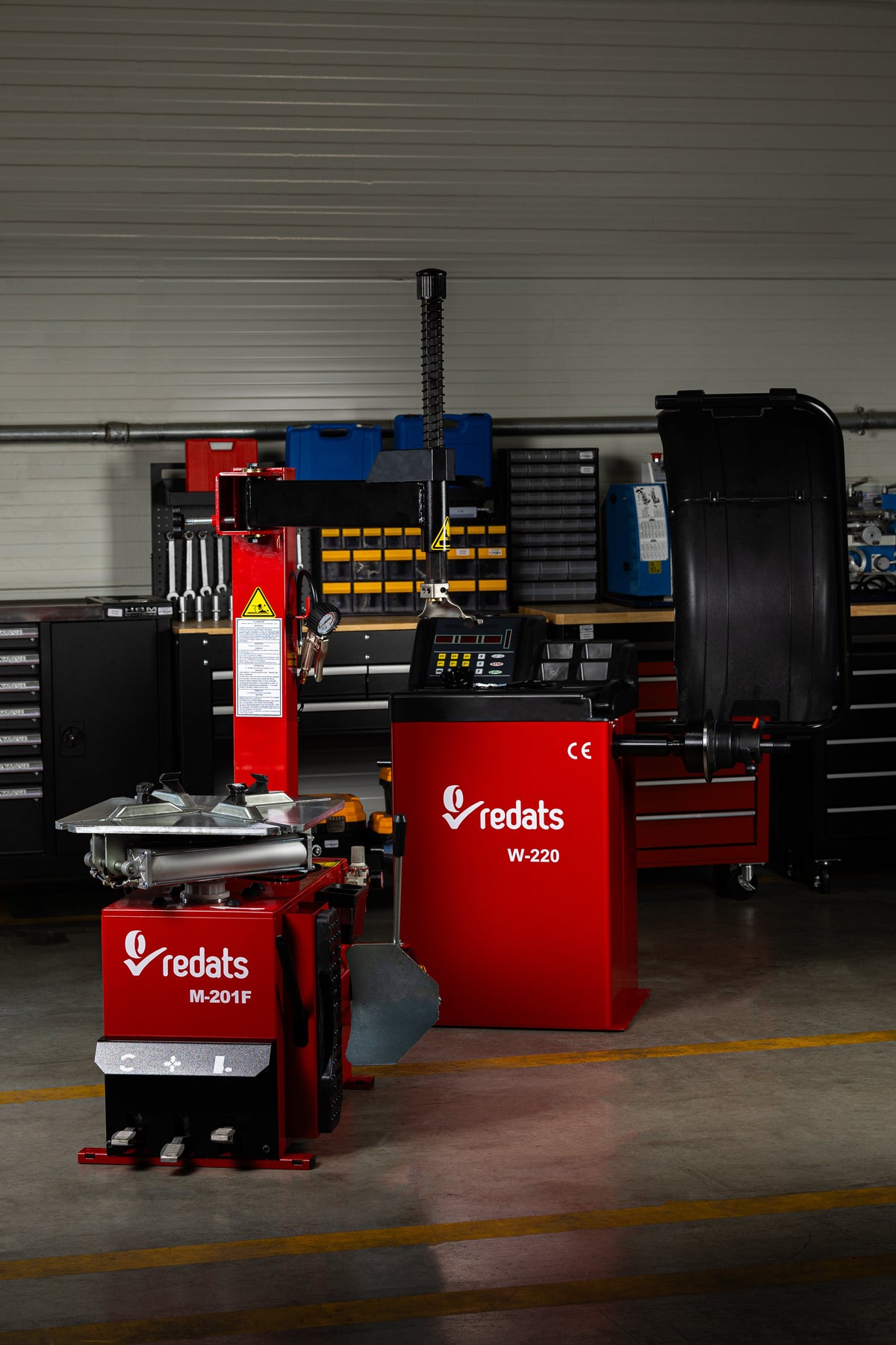 Equilibratrice automatica con display digitale, a pedale, con acquisizione del programma di equilibratura, diametro cerchione 24'', professionale, Redats Polonia