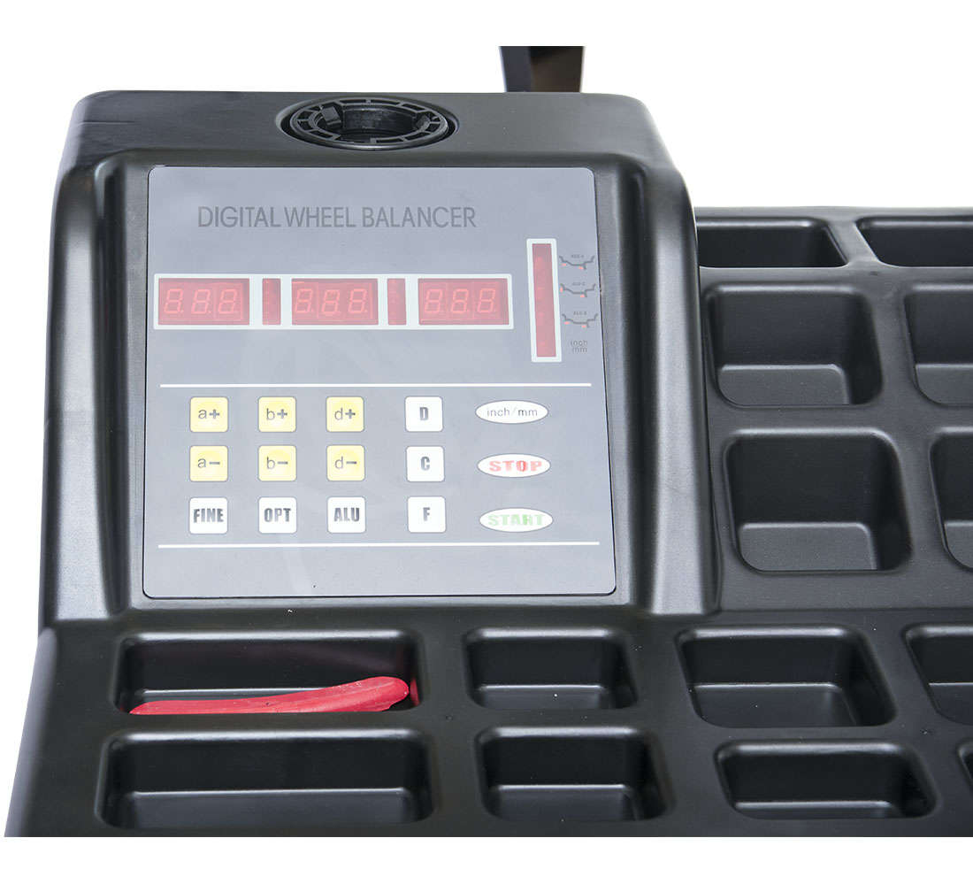 Equilibratrice automatica con display digitale, con acquisizione automatica del programma di equilibratura, diametro cerchio 10"-24", professionale, Redats Polonia
