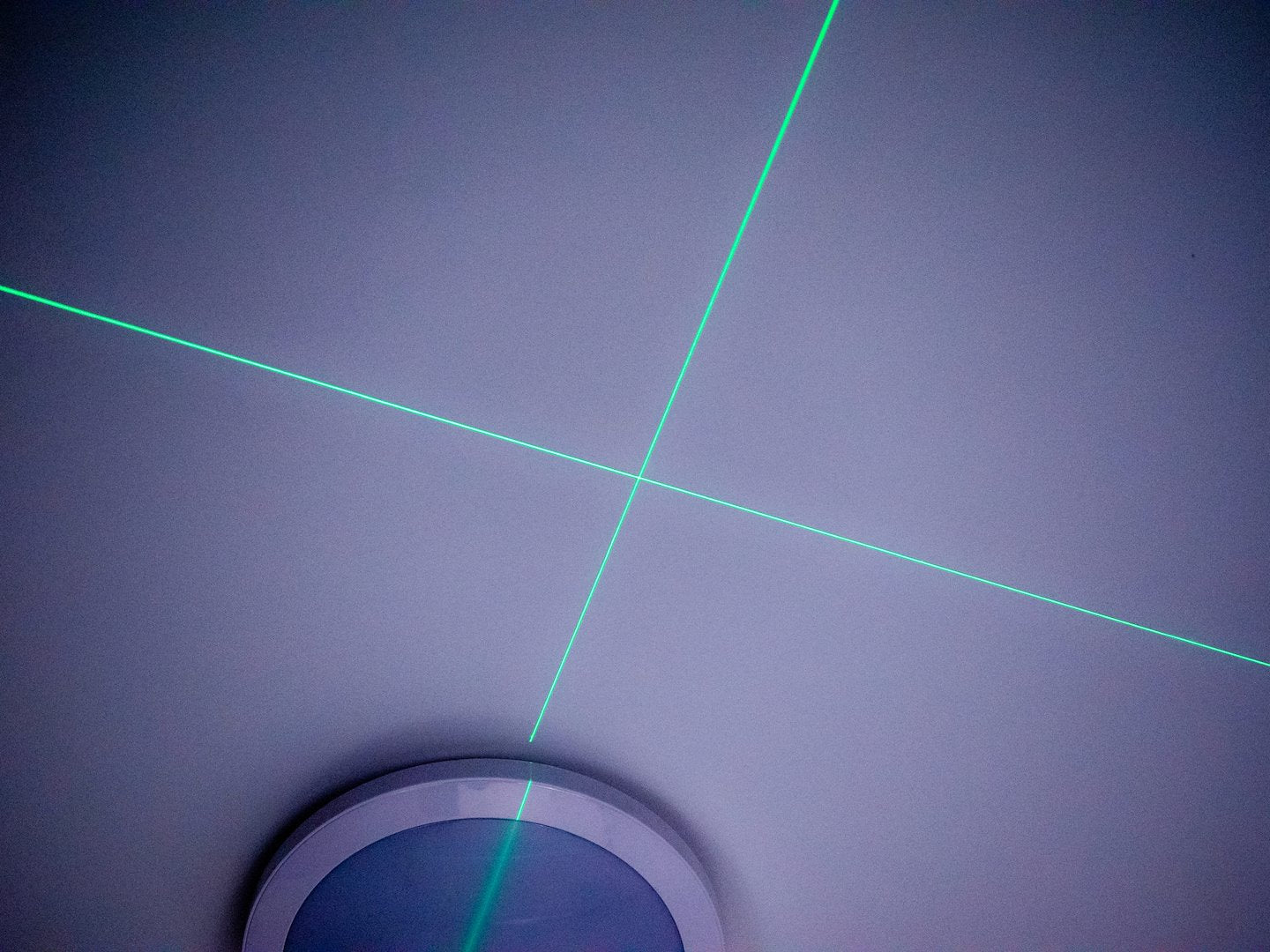 Livella laser 4D a 360° autolivellante 16 linee  orizzontali e verticali con  2 batterie ricaricabili da 3000 mAh e con telecomando Geko