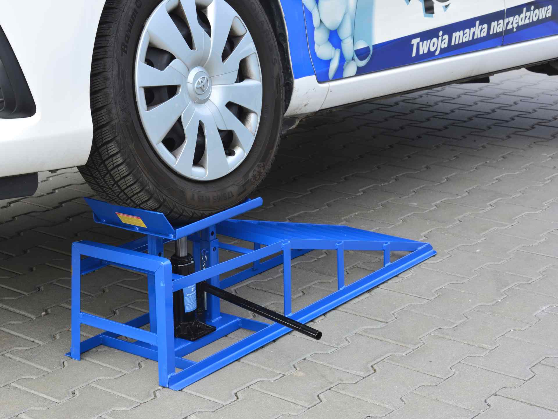 Rampa di sollevamento con martinetto idraulico altezza regolabile 2000 kg per pneumatici max 230 mm, rampa di accesso rampa jack rampa di sollevamento rosso
