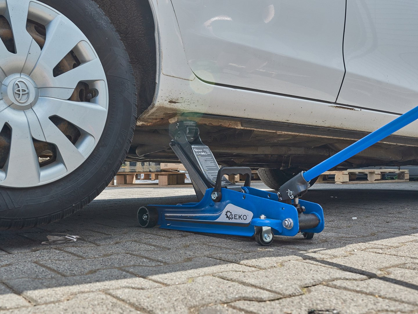 Cric sollevatore auto, martinetto idraulico professionale a carrello con profilo ribassato, 2,5 t Geko