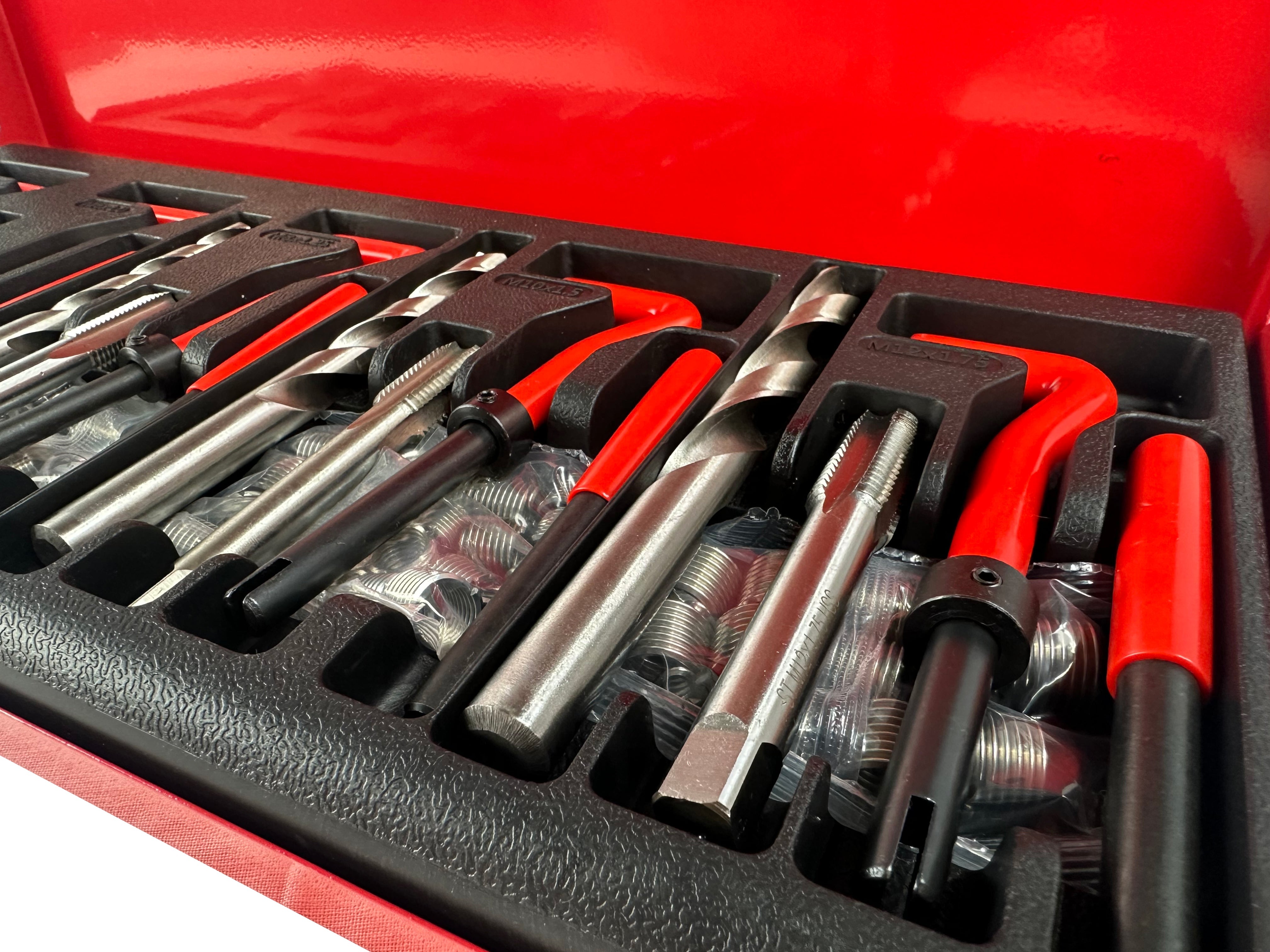 Kit riparazione di filetti, kit riparazione filettatura, utensili per filetti metrici interni M5 M6 M8 M10 M12, riparazione elicoidi kit per viti e filettatura interna, 131 pezzi Gebo Tools