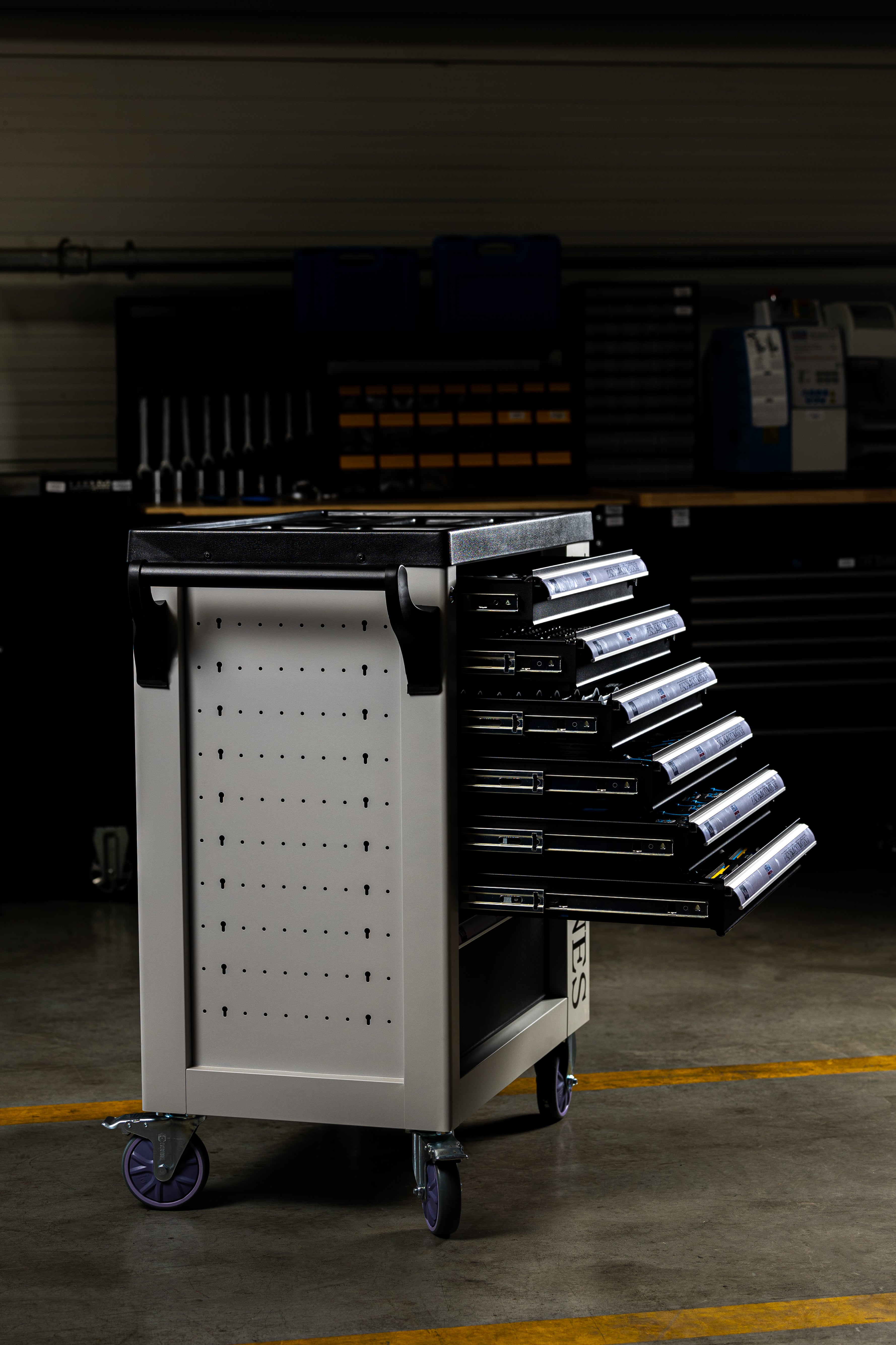 Carrello completo di attrezzi set 245 pezzi con 7 cassetti 6 scomparti e ruote da officina Carbon premium Olanda