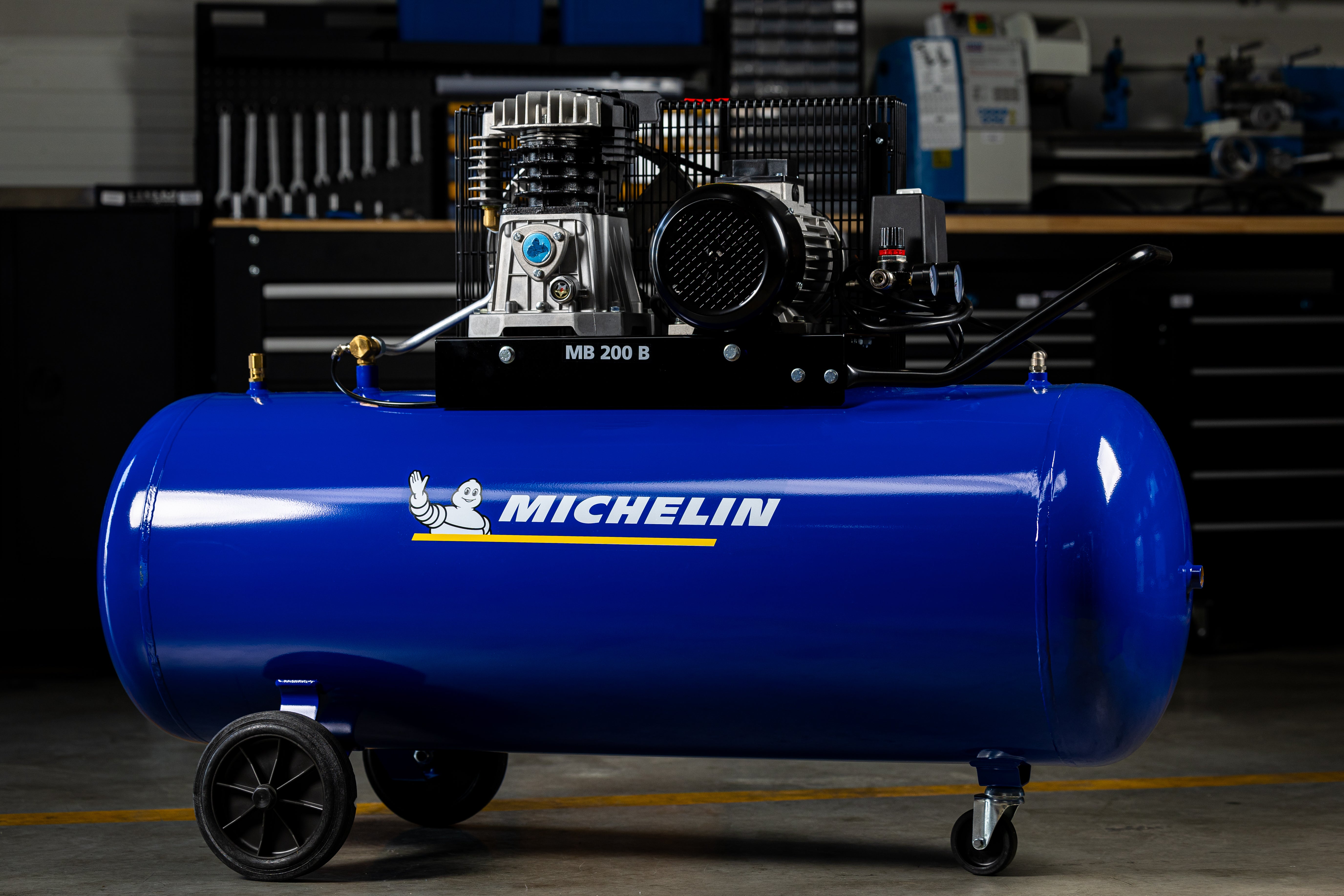 Compressore d'aria professionale Michelin 200 L, 3 HP, 230 V, prodotto FIAC Italy.