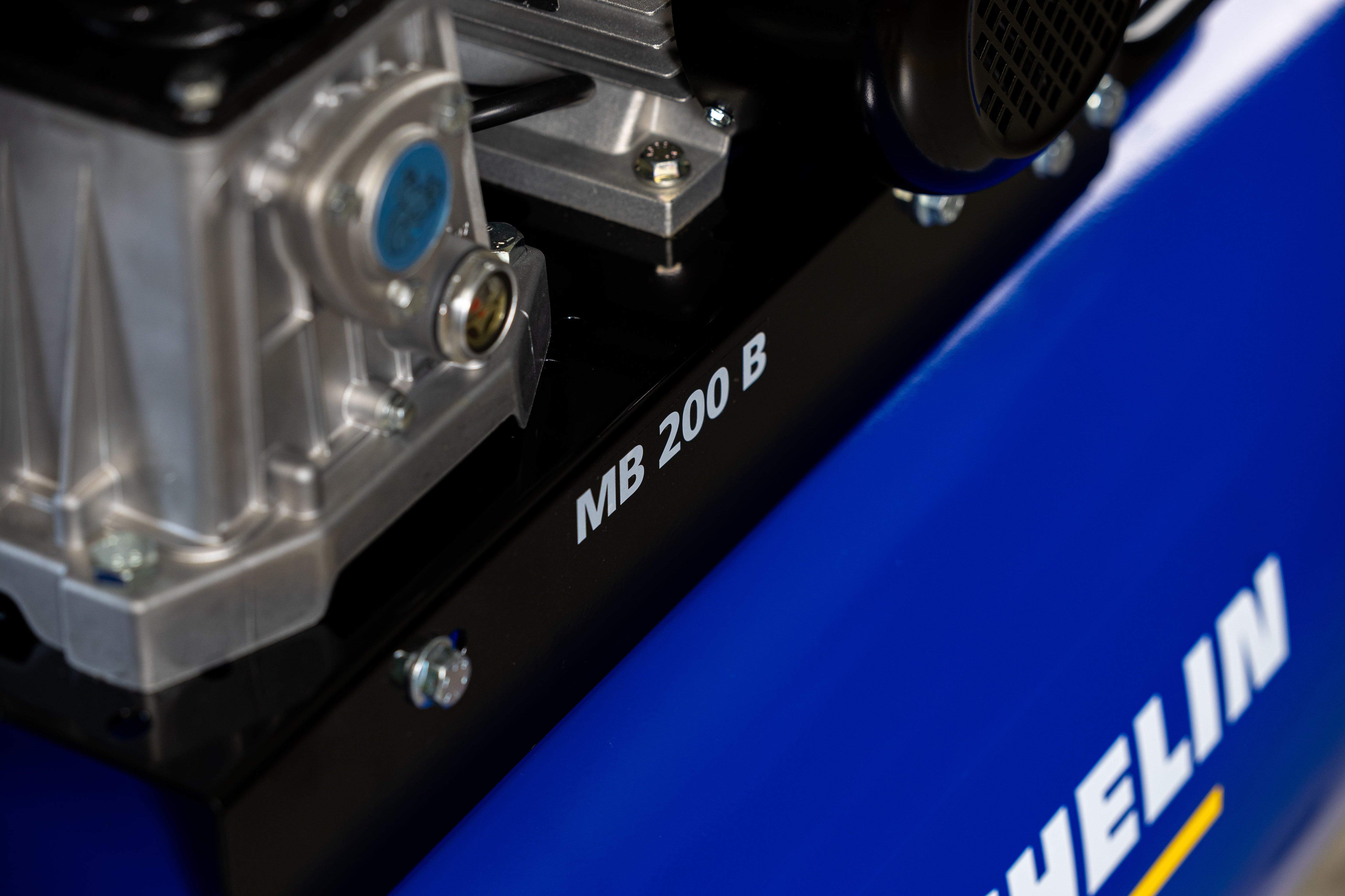 Compressore d'aria professionale Michelin 200 L, 3 HP, 230 V, prodotto FIAC Italy.