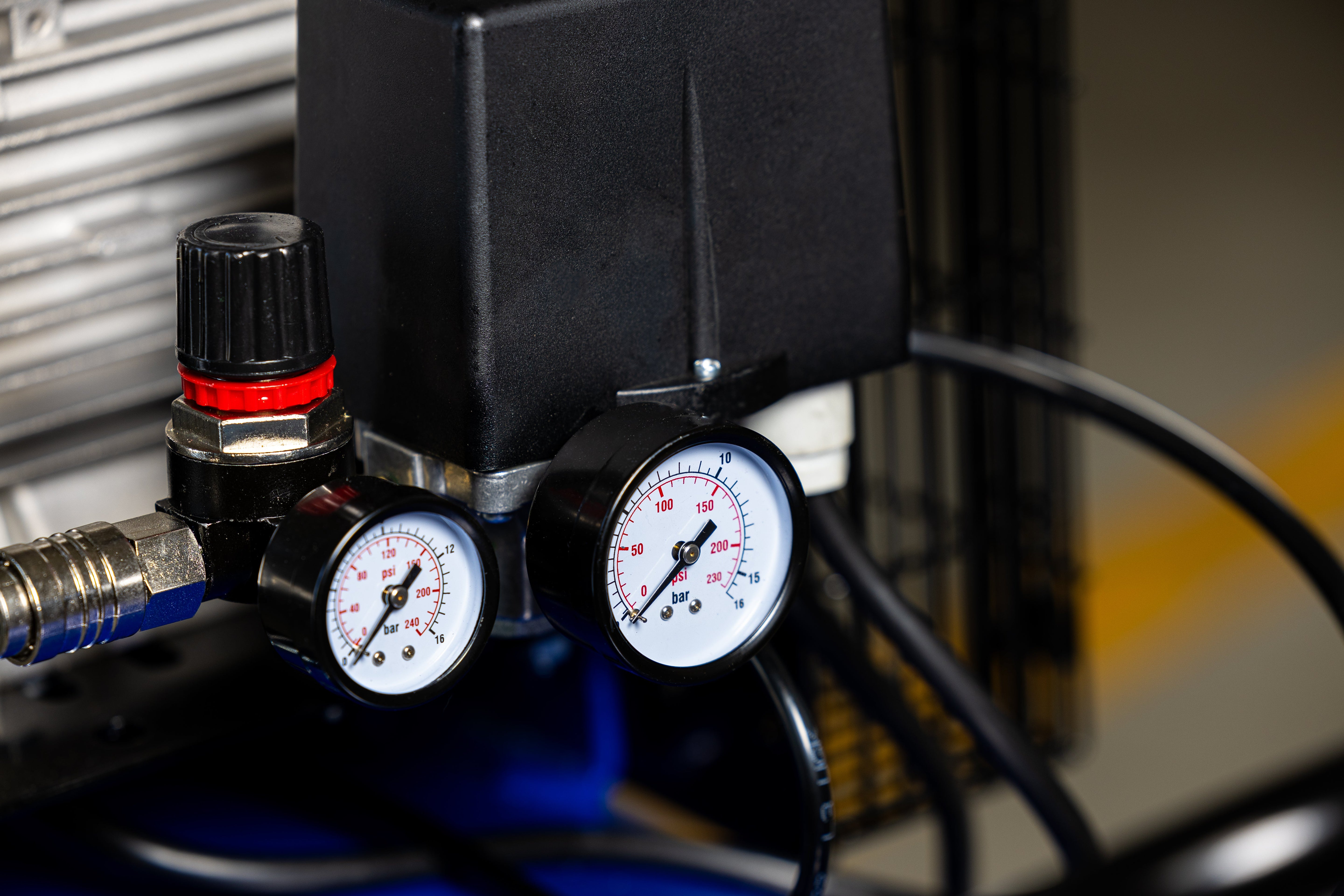 Compressore d'aria professionale Michelin 200 L, 3 HP, 230 V, prodotto FIAC Italy.