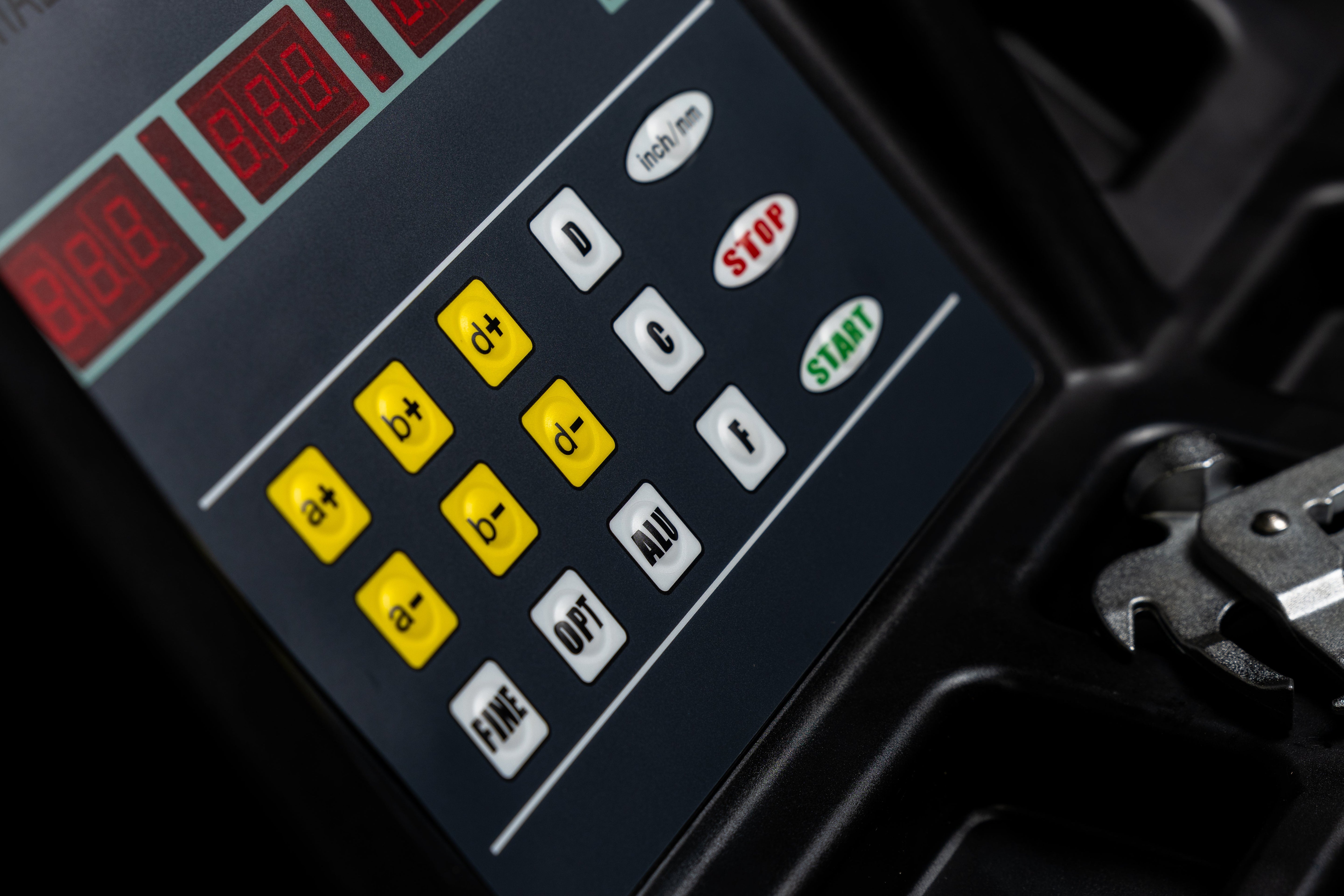 Equilibratrice automatica con display digitale, con acquisizione automatica del programma di equilibratura, diametro cerchio 10"-24", professionale, Redats Polonia