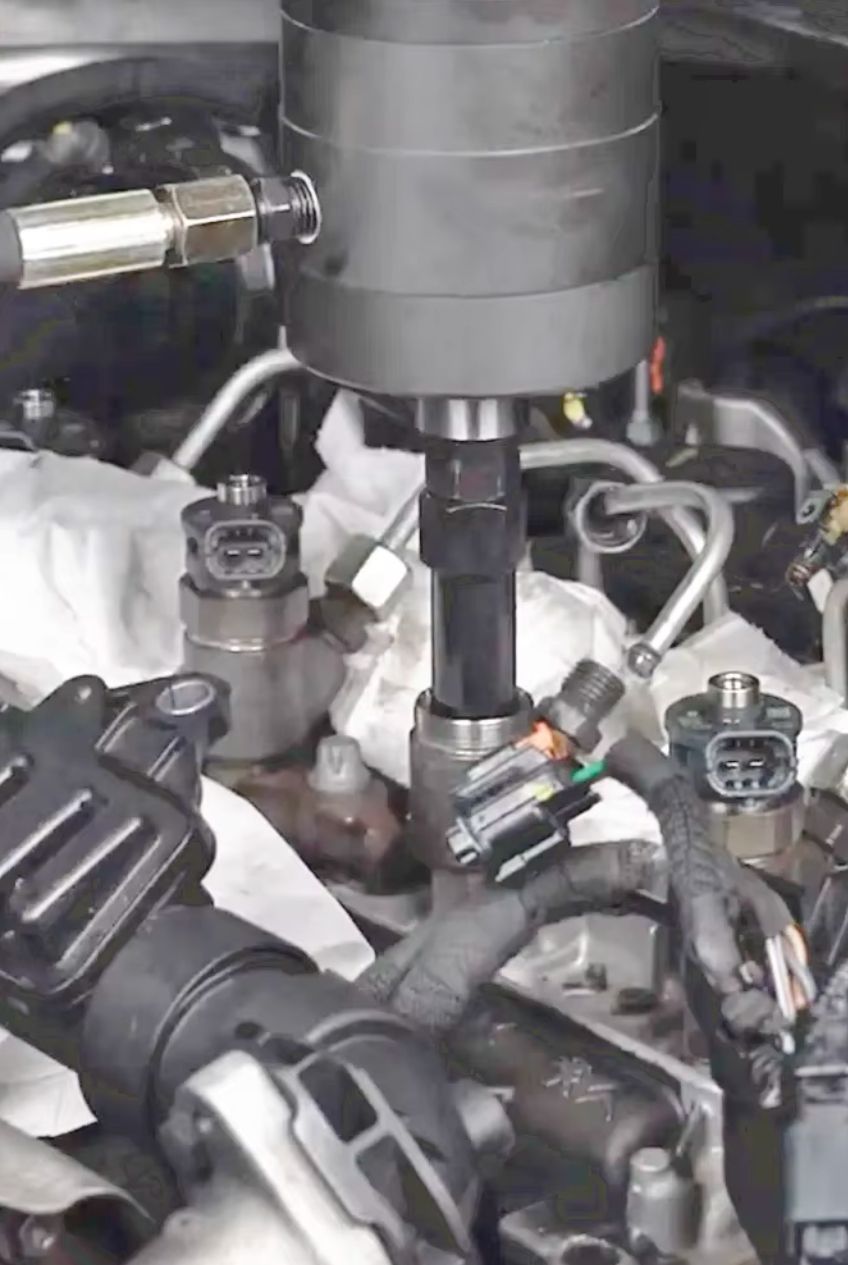 Estrattore pneumatico per iniettori diesel per rimuovere iniettori a vibrazione d'aria da 5-8 bar con martello estrattore, 19 adattatori, tubo di prolunga e connettori, 1000 Nm 21 pezzi Bosch Delphi Denso Siemens