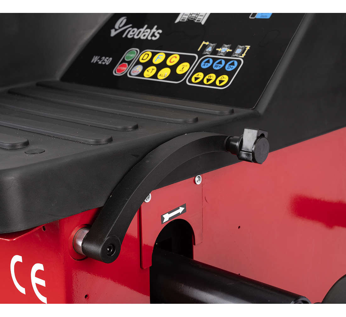 Equilibratrice automatica con display digitale, a pedale, con acquisizione del programma di equilibratura, diametro cerchione 22'', professionale, Redats Polonia