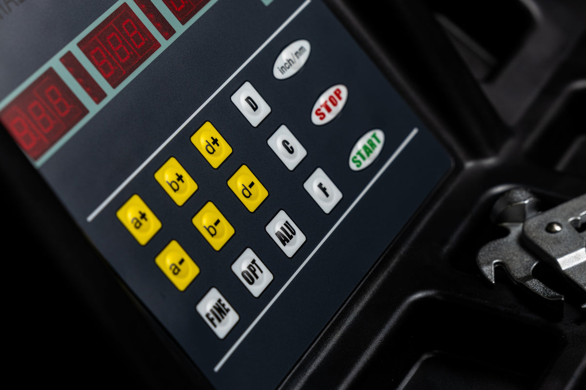Equilibratrice automatica con display digitale, a pedale, con acquisizione del programma di equilibratura, diametro cerchione 24'', professionale, Redats Polonia
