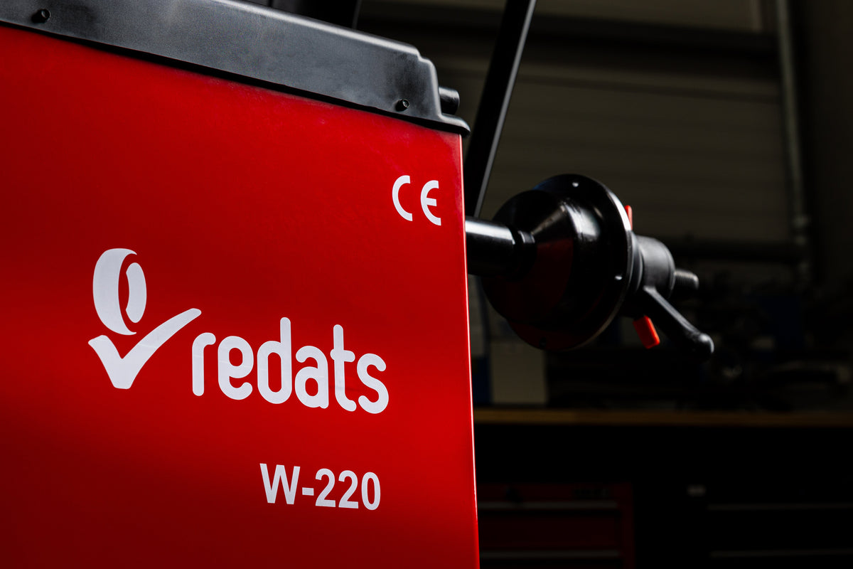 Equilibratrice automatica con display digitale, a pedale, con acquisizione del programma di equilibratura, diametro cerchione 24'', professionale, Redats Polonia