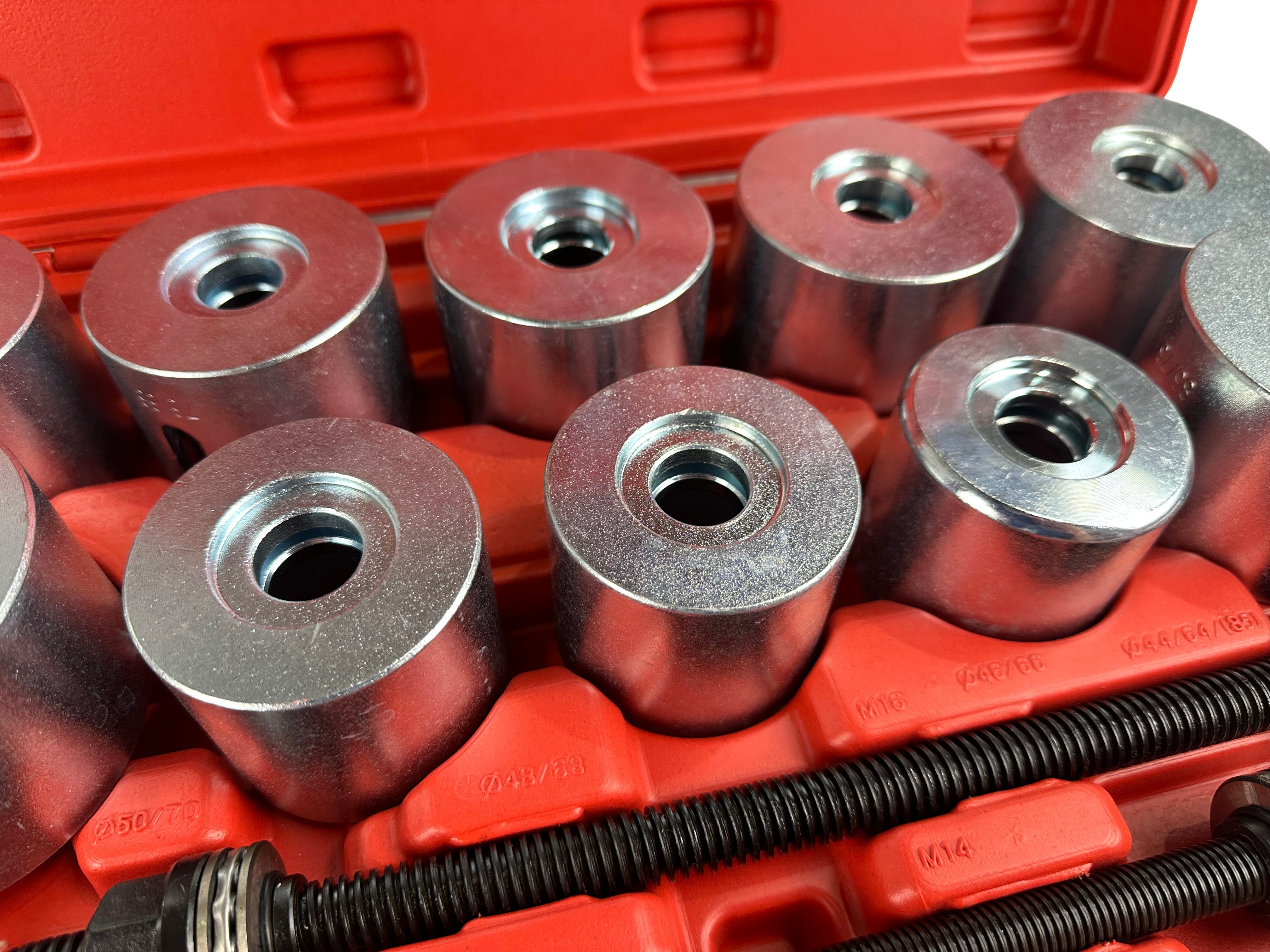 Set-kit estrattore silent block auto, 34–90 mm con manicotti universali  per rimozione sicura di cuscinetti e boccole Gebo Tools